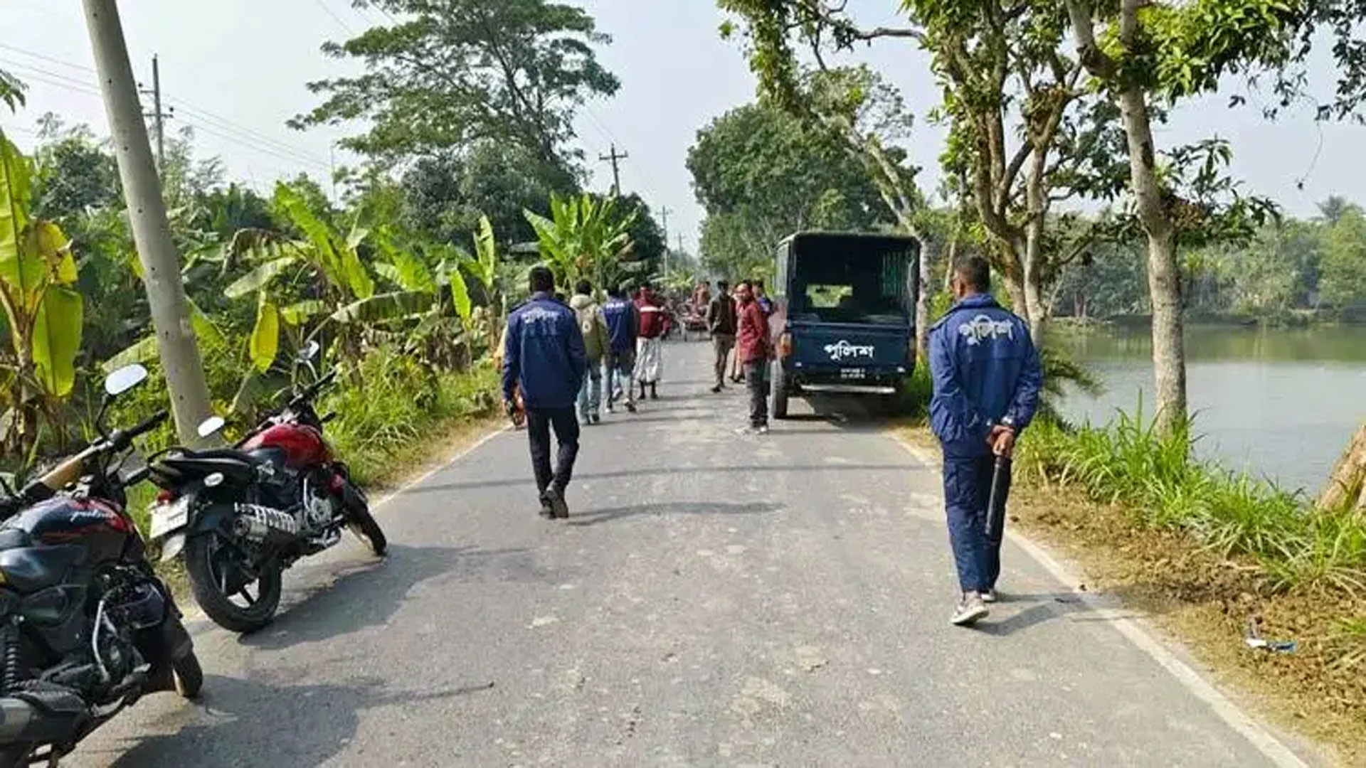 পুকুর দখল নিয়ে দু’পক্ষের দ্বন্দ্ব, মসজিদের মাইকে হামলার ঘোষণা